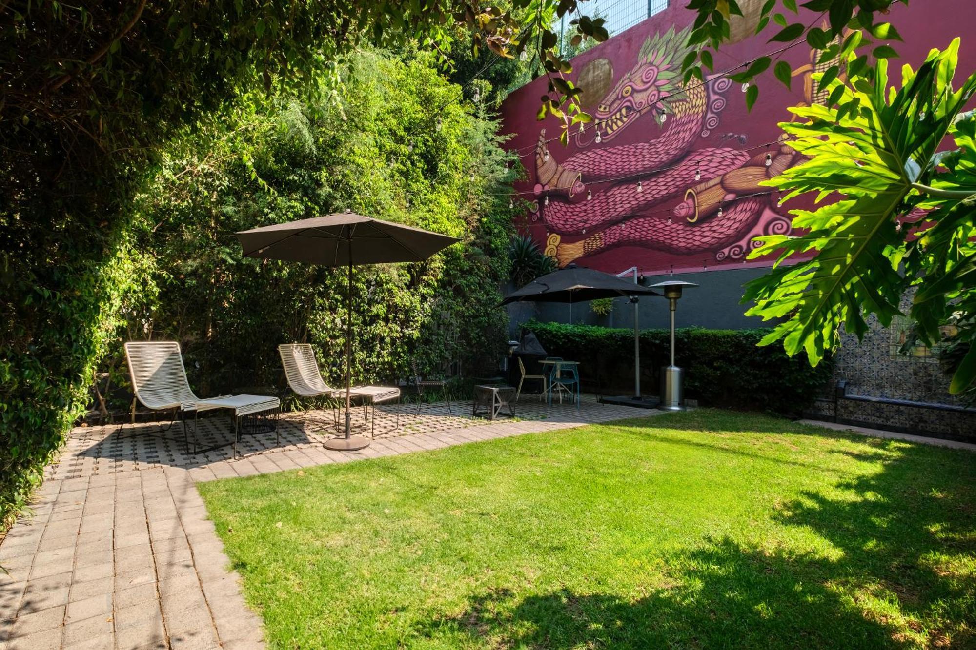 Pug Seal Polanco Allan Poe Mexico City Exterior photo